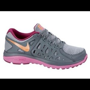 NIKE DUAL FUSION SZ 6